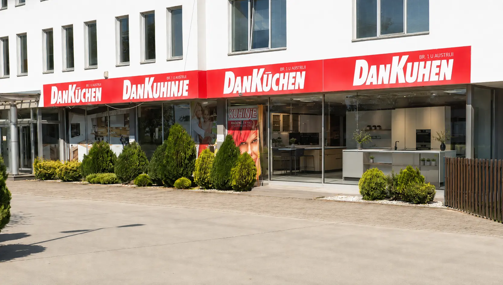 Izlog DANKÜCHEN salona u Zemunu